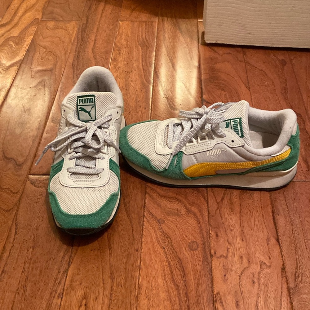 Puma sneakers in 6.5